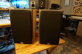 Dm303 Bowers & Wilkins B&w Bookshelf Speakers - Pair Excellent