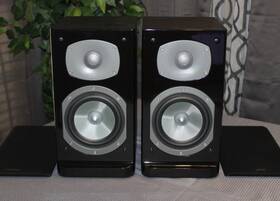 C-100 Energy 629303109717 Bookshelf Speakers Immaculate Condition Beautiful Example