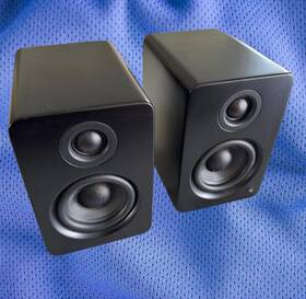 Yu2wal Kanto Yu2 Powered Desktop Speakers - With Stands And Power Supply