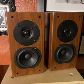 A-f402 La Audio L.a. A-f402. Bookshelf Speakers. Gorgeous. Hard To Find In Us