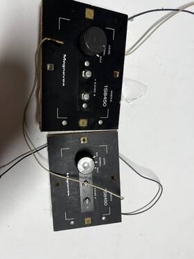 1s8450 Magnavox Vintage Pair Of Speaker Rheostat Volume Controls Knobs