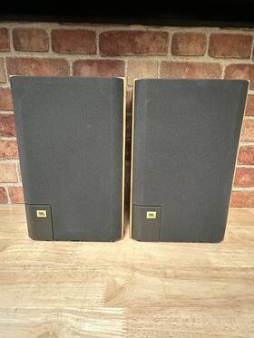 J2025 Speakers Pair Of Jbl