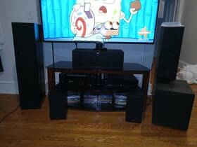 R-820a Speakers Klipsch Standing And Subwoofer