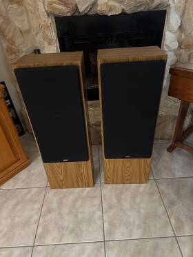 Ns-a570 Yamaha Vintage Floor Speakers /140 Watts 8 Ohms