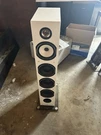 Triangle Esprit Australe Ez Floorstanding Speaker, White (read Description). Fixed Price $400.00.
